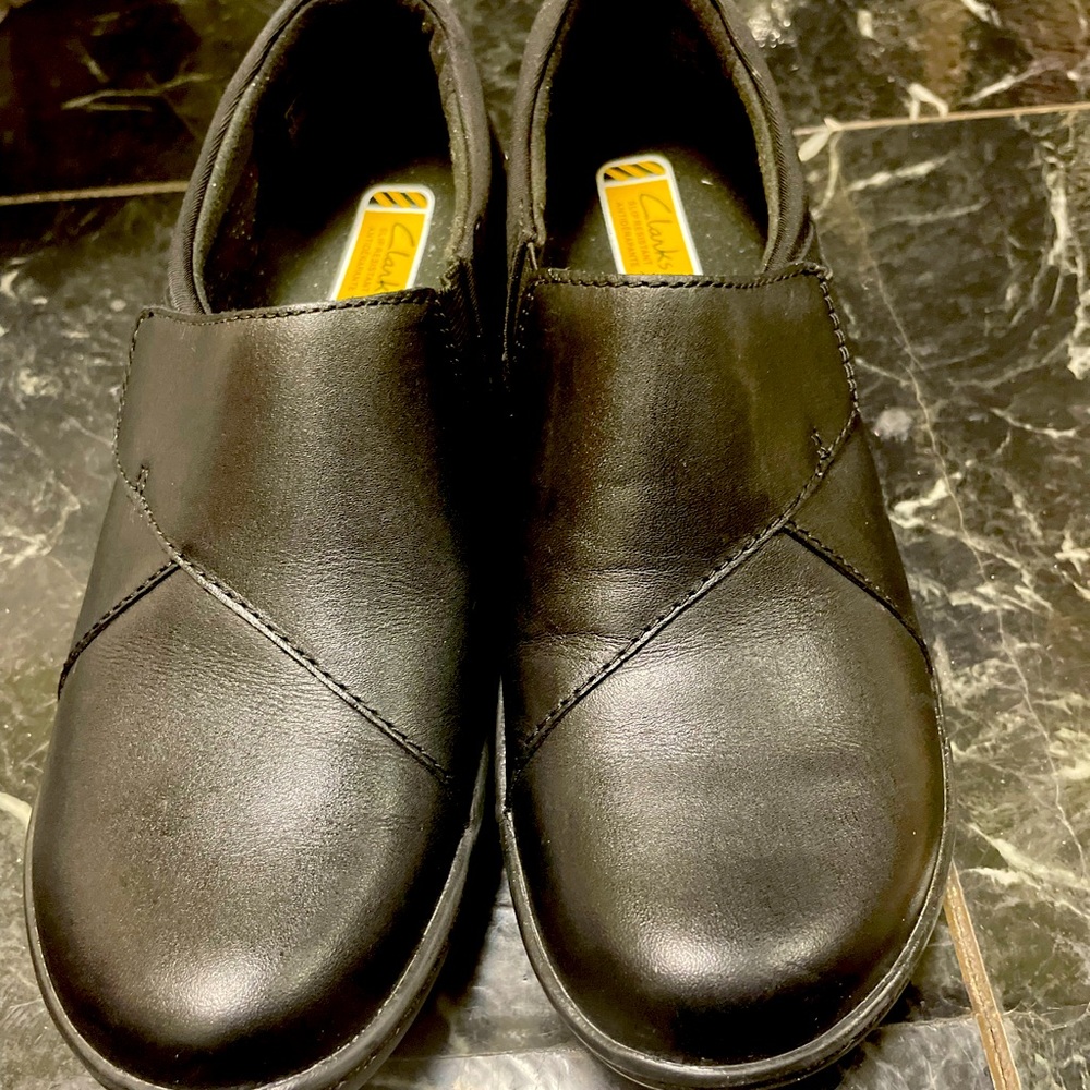 brand CLarks , size 6